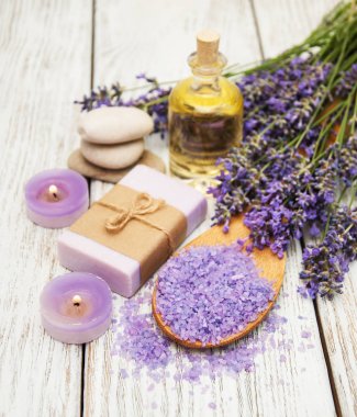 Spa Ürünleri ve lavanta çiçekleri