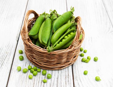 bir tabloda yeşil bezelye