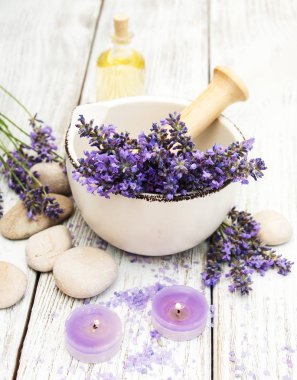 Spa Ürünleri ve lavanta çiçekleri