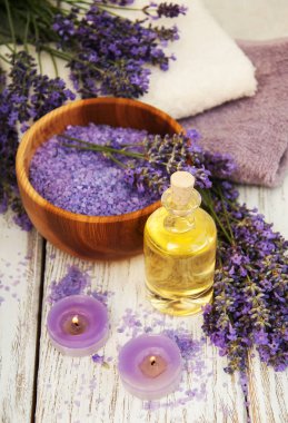 Lavanta, deniz tuzu, petrol ve mum