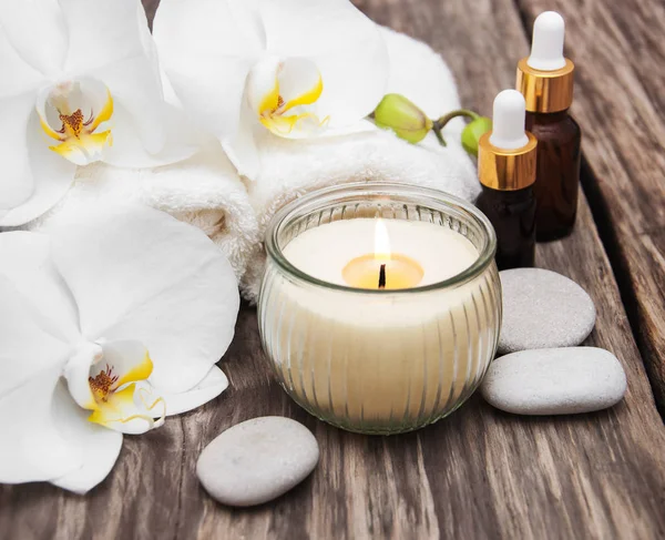 Spa products with orchids — Stock Photo, Image