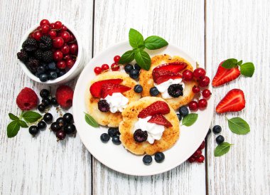 süzme peynirli gözleme çilek ile