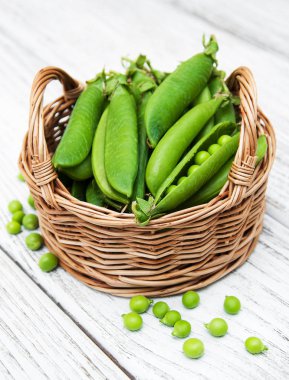 bir tabloda yeşil bezelye