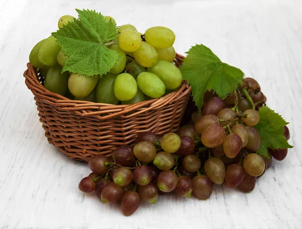 Grape with leaf — Stock Photo, Image