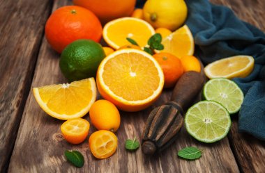 Taze narenciye meyve ve eski meyve sıkacağı