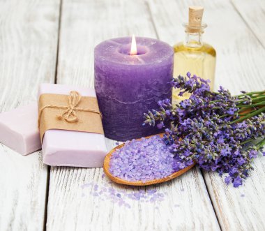 Spa Ürünleri ve lavanta çiçekleri