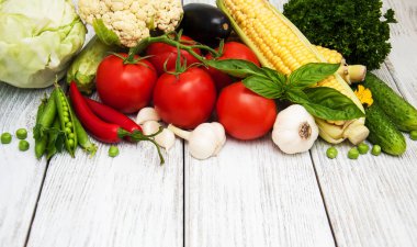 bir çerçeve olarak taze sebze