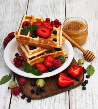 Waffle taze çilek ile