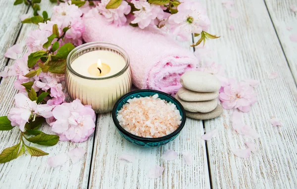Productos de spa con flor de sakura —  Fotos de Stock