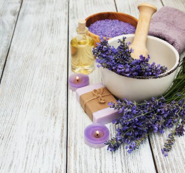 Spa Ürünleri ve lavanta çiçekleri