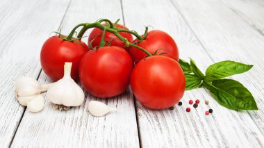Organik domates ve sarımsak