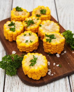 Koçanda haşlanmış mısır.