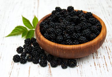 böğürtlen ile kase