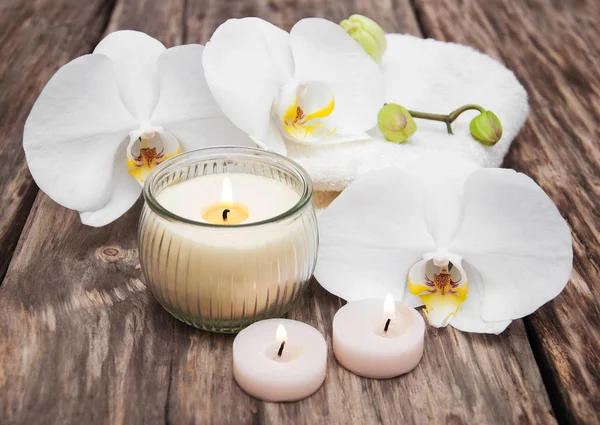 Productos de spa con orquídeas — Foto de Stock