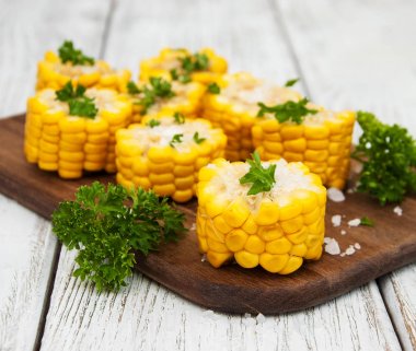 Koçanda haşlanmış mısır.