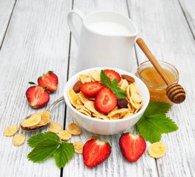 Mısır gevreği çilek ile