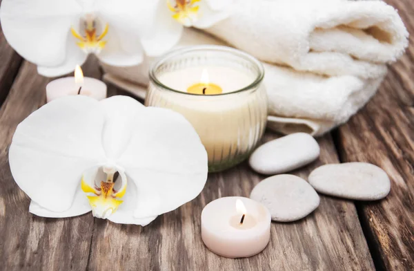 Wellness-Produkte mit Orchideen — Stockfoto