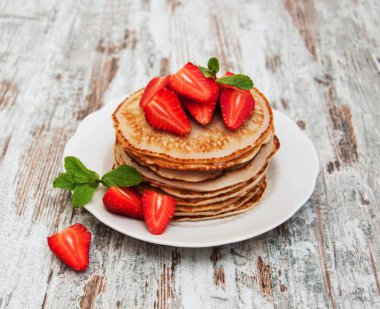 taze çilek ile Pancakes