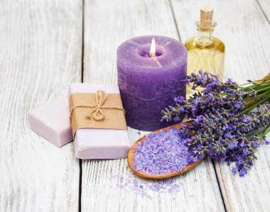 Spa Ürünleri ve lavanta çiçekleri