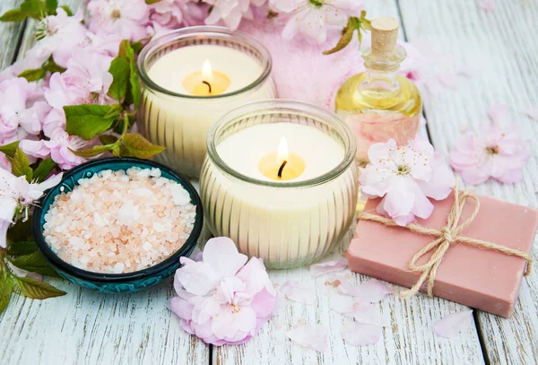 Spa producten met sakura bloesem — Stockfoto