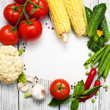 bir çerçeve olarak taze sebze