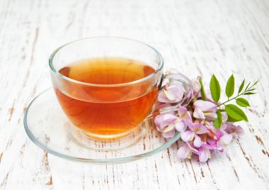 Akasya çiçekli çay