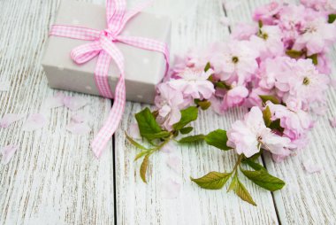 Sakura çiçeği hediye kutusu ile