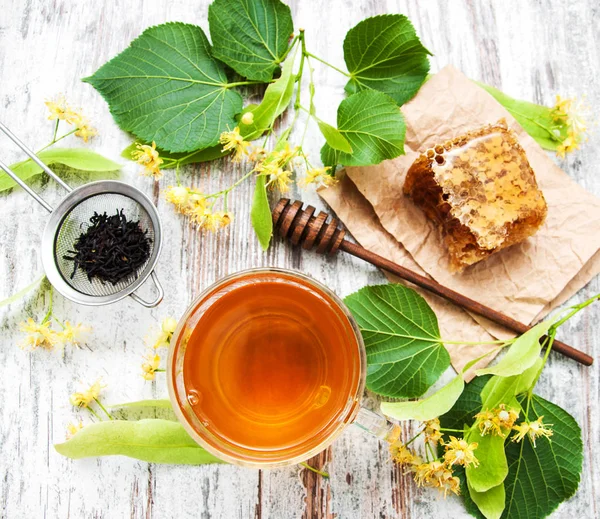 Honung kam, te och linden blommor — Stockfoto