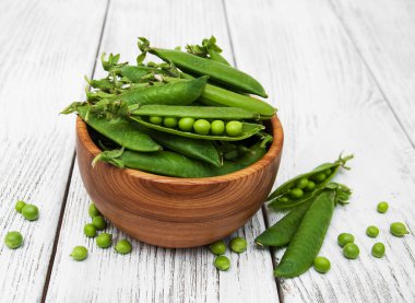 bir tabloda yeşil bezelye