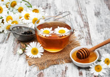 Bir fincan bitki çayı.