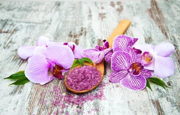 Spa salt and orchids — Stock Photo, Image
