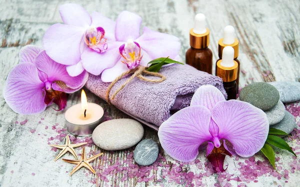 Spa products with orchids — Stock Photo, Image