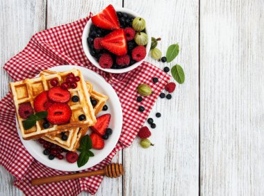 Waffle taze çilek ile