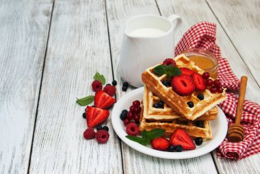 Waffle taze çilek ile