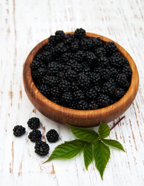 böğürtlen ile kase