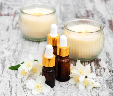 Masaj yağları ve Yasemin çiçekleri