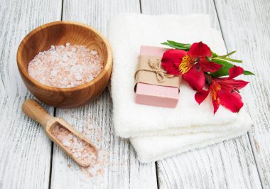 Alstroemeria çiçekler ile Spa kompozisyon