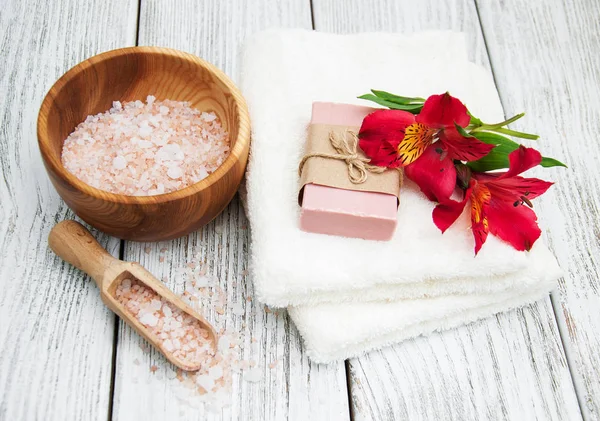 Alstroemeria çiçekler ile Spa kompozisyon