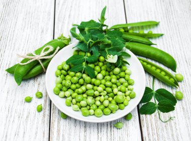 bir tabloda yeşil bezelye