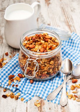 Pişmiş ev yapımı granola