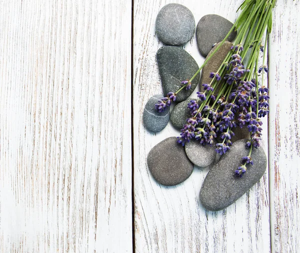 Lavendel en massage stenen — Stockfoto