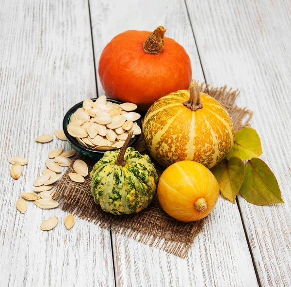 Kabaklar ve tohum ile kase