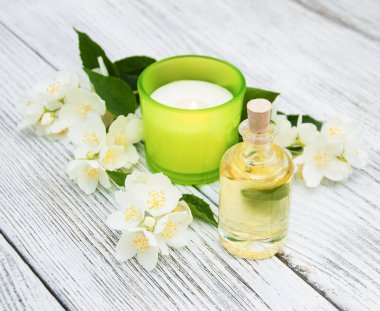 Masaj yağı ile şişe