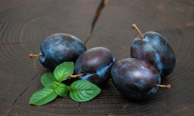 Erik yaprakları ile 