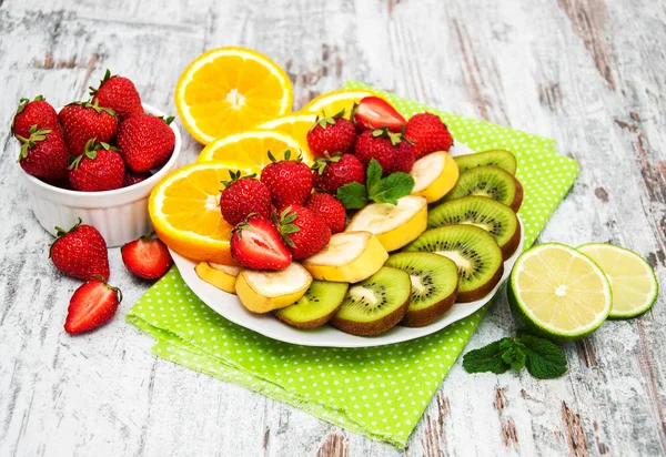 Placa con frutas — Foto de Stock