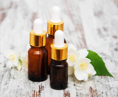 Masaj yağları ve Yasemin çiçekleri