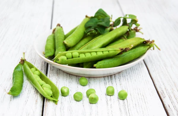 bir tabloda yeşil bezelye