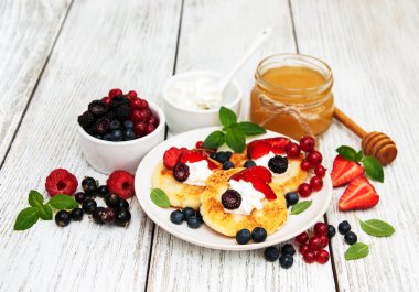 süzme peynirli gözleme çilek ile