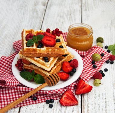 Waffle taze çilek ile