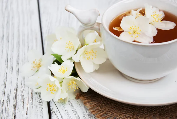 Cup of tea with jasmine flowers — Stock Photo, Image